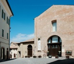 La facciata della Chiesa del Convento di San Domenico, ora Sala Carlo Crivelli del complesso conventuale.